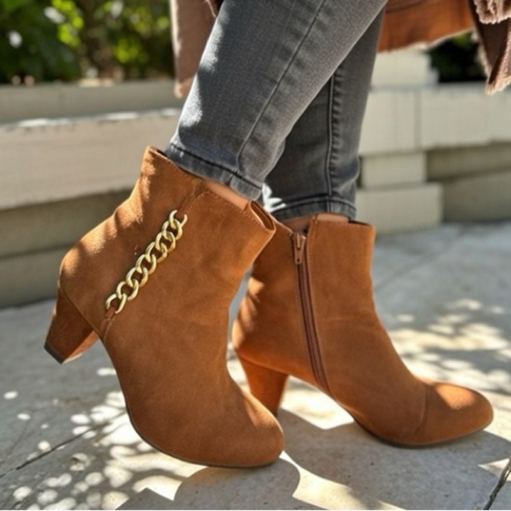 Camel Tan Suede Ankle Booties Gold Chain Block Heel Size 9M